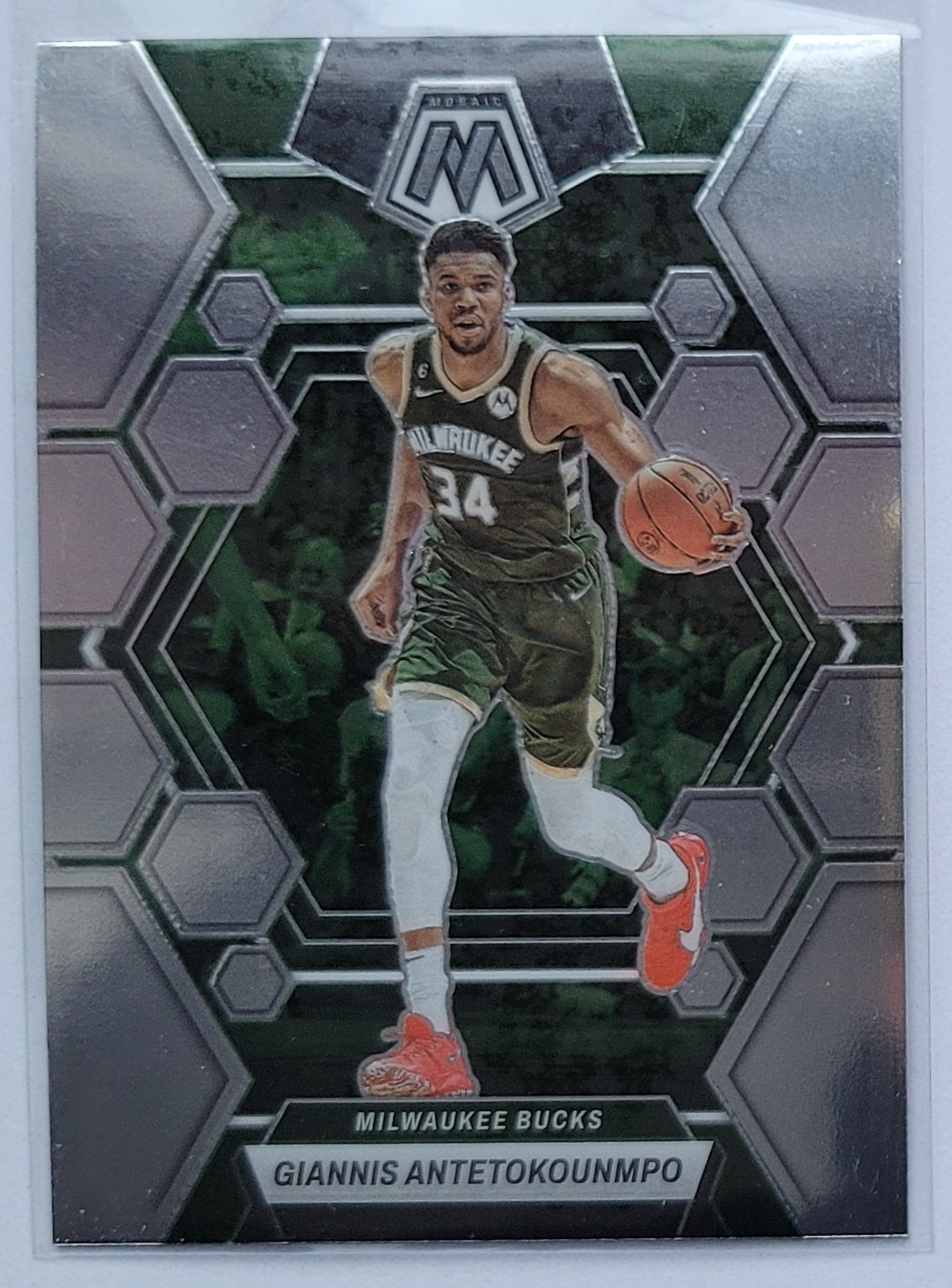 Giannis Antetokounmpo - 2022-23 Panini Mosaic #15