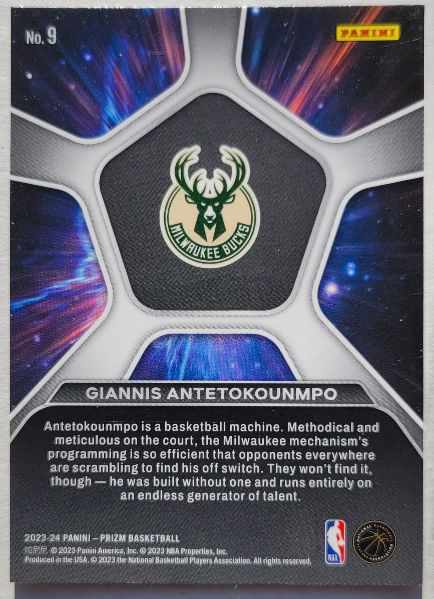 Giannis Antetokounmpo - 2023-24 Panini Prizm Deep Space #9