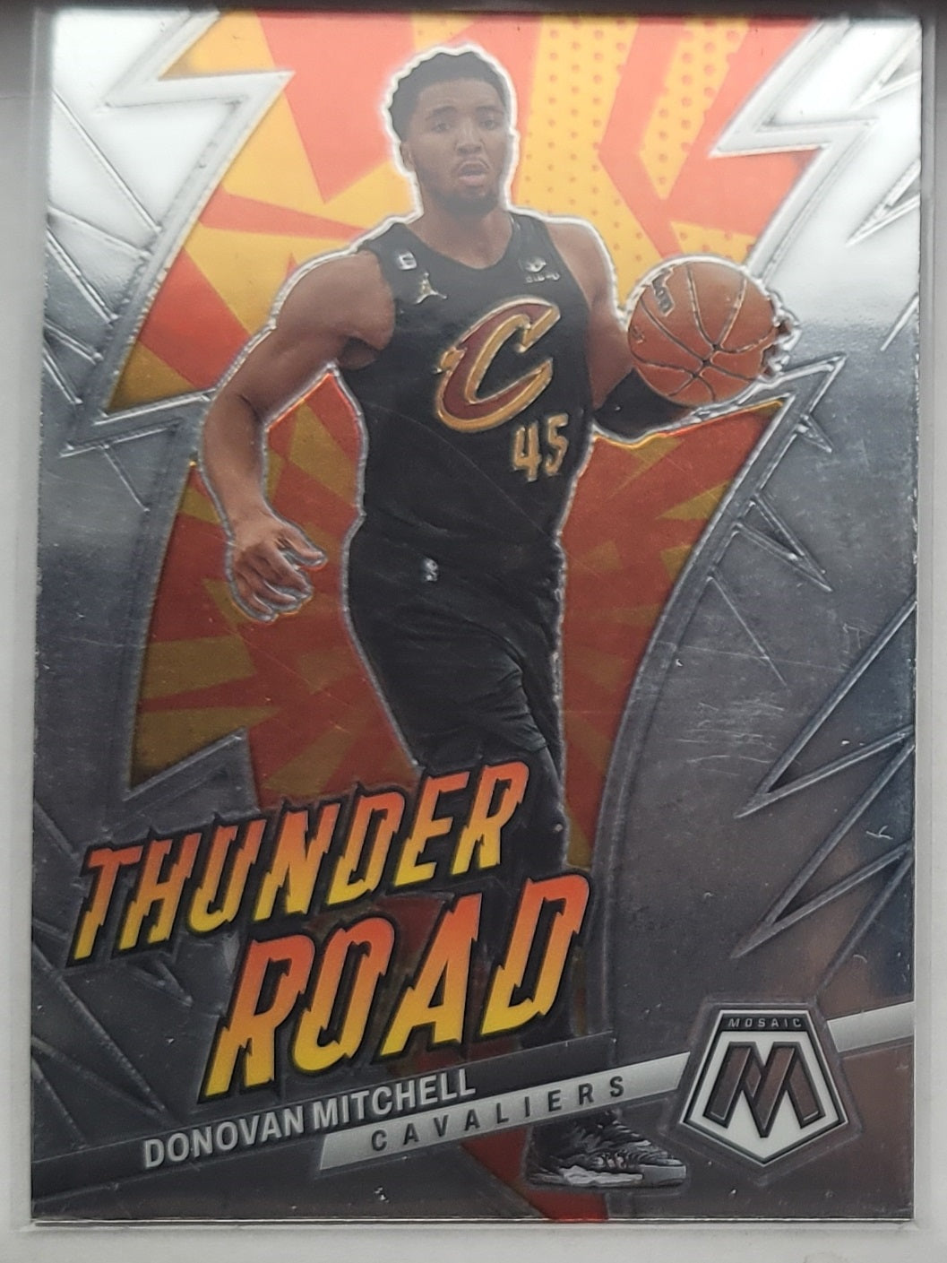 Donovan Mitchell - 2022-23 Panini Mosaic Thunder Road #20