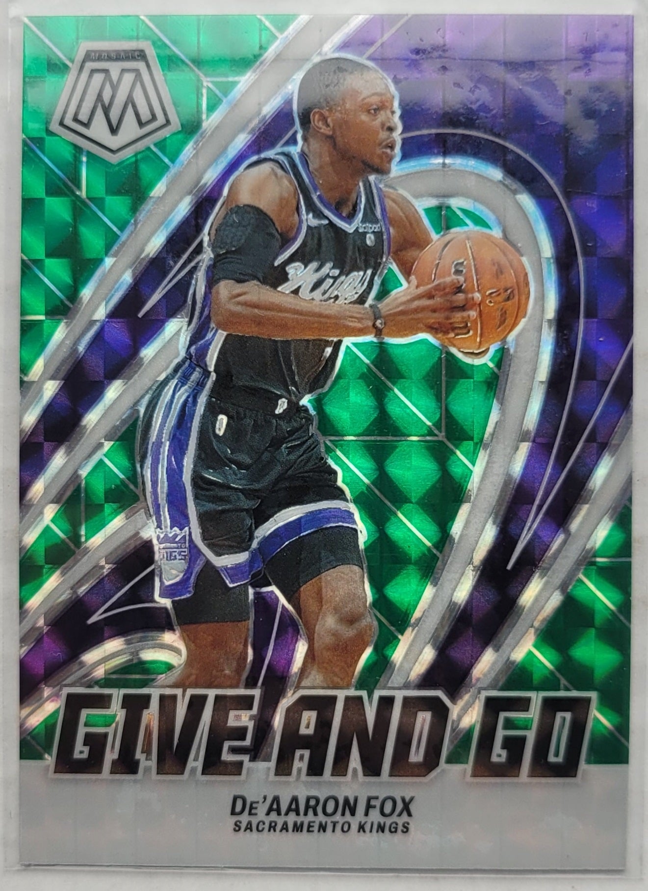 De'Aaron Fox - 2023-24 Panini Mosaic Give and Go Mosaic Green #4