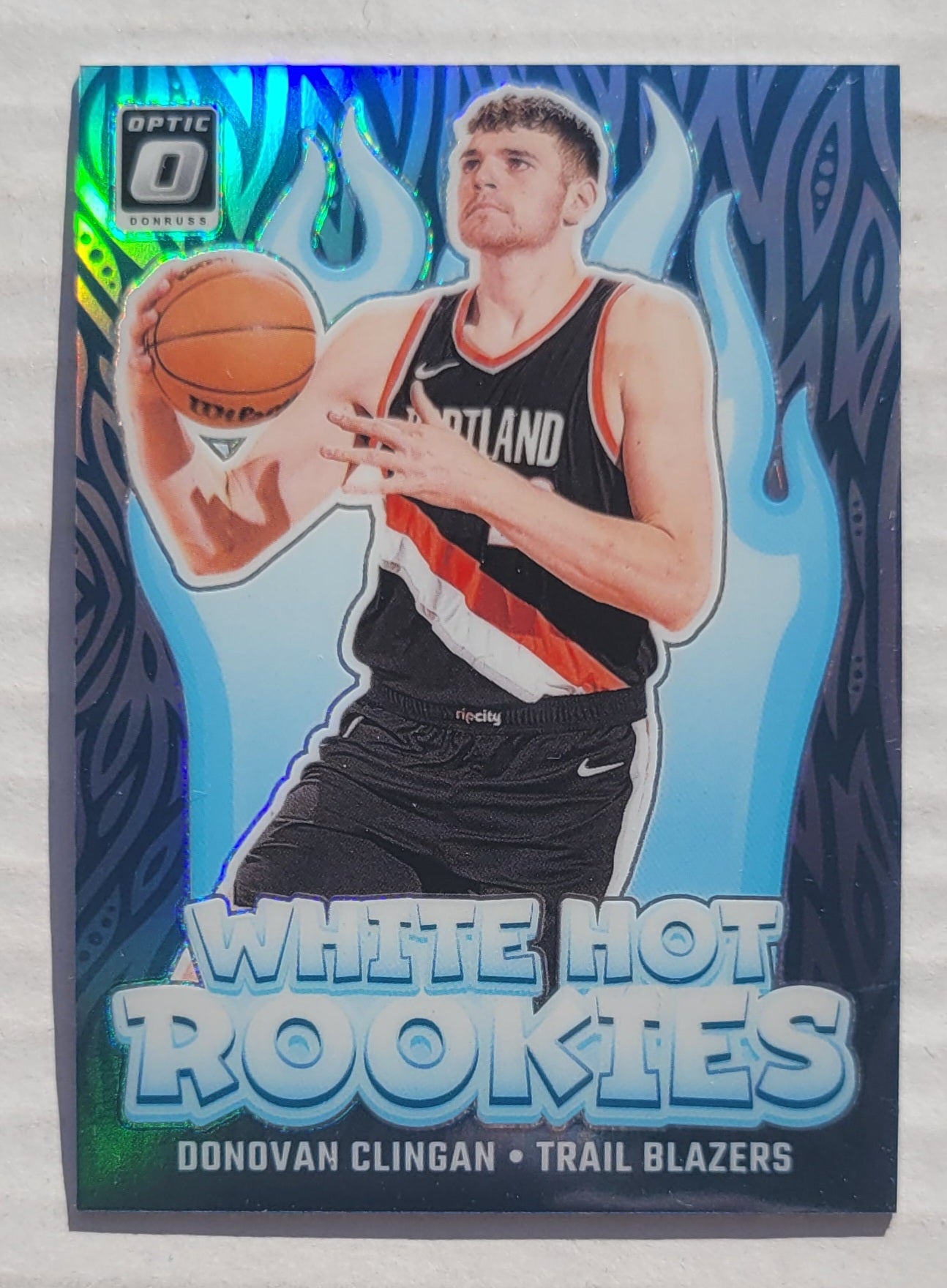 Donovan Clingan - 2024-25 Donruss Optic White Hot Rookies Holo #11